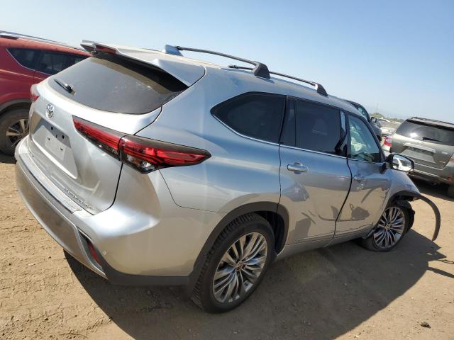 Photo 3 from auction – 2021 TOYOTA HIGHLANDER with VIN 5TDFZRBH6MS160961