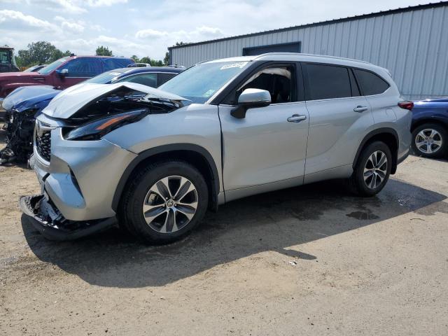 TOYOTA HIGHLANDER 2022 with VIN 5TDGZRAHXNS090890 - Photo from auction