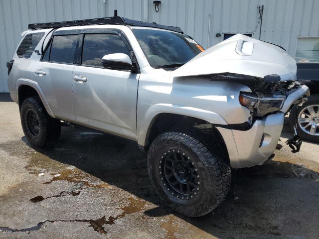 Photo 4 from auction – 2020 TOYOTA 4RUNNER SR with VIN JTEBU5JR7L5836804