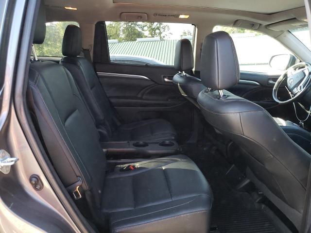 Photo 11 from auction – 2018 TOYOTA HIGHLANDER with VIN 5TDDZRFH5JS817892