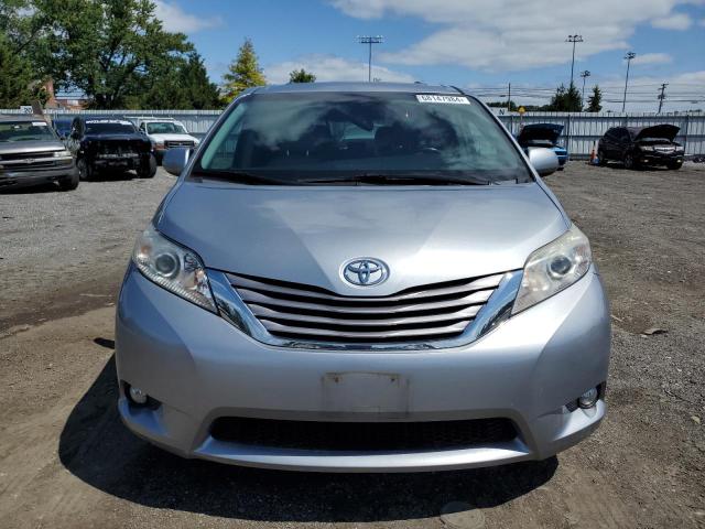 Photo 5 from auction – 2017 TOYOTA SIENNA XLE with VIN 5TDDZ3DC1HS165433