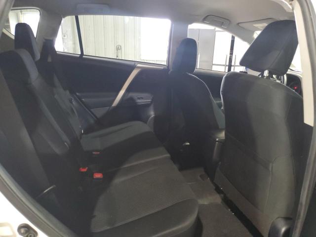 Photo 11 from auction – 2015 TOYOTA RAV4 LE with VIN JTMBFREVXFJ040265