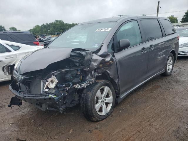 TOYOTA SIENNA 2019 with VIN 5TDZZ3DC4KS019654 - Photo from auction