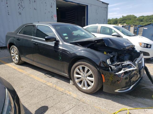 Photo 4 from auction – 2017 CHRYSLER 300 LIMITE with VIN 2C3CCARG8HH606913