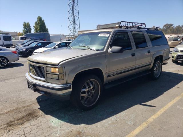 GMC SUBURBAN K 1999 with VIN 3GKFK16R2XG530190 - Photo from auction