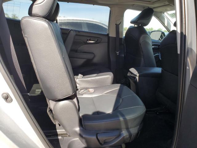 Photo 11 from auction – 2022 TOYOTA HIGHLANDER with VIN 5TDGZRAH8NS107329