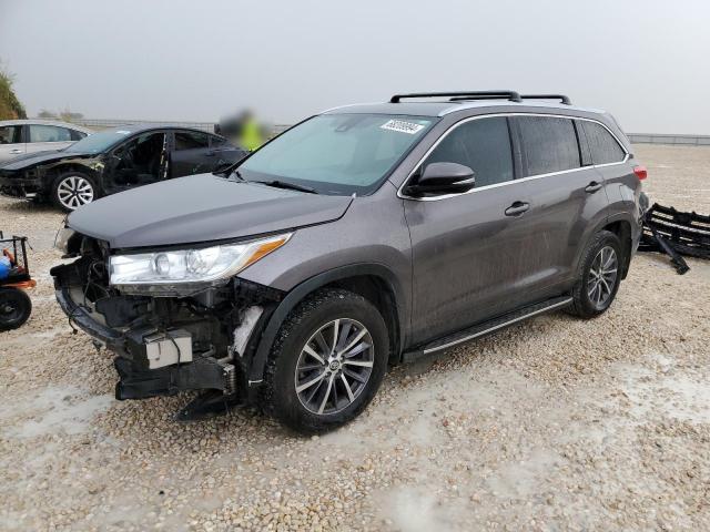 TOYOTA HIGHLANDER 2019 with VIN 5TDKZRFH1KS571688 - Photo from auction