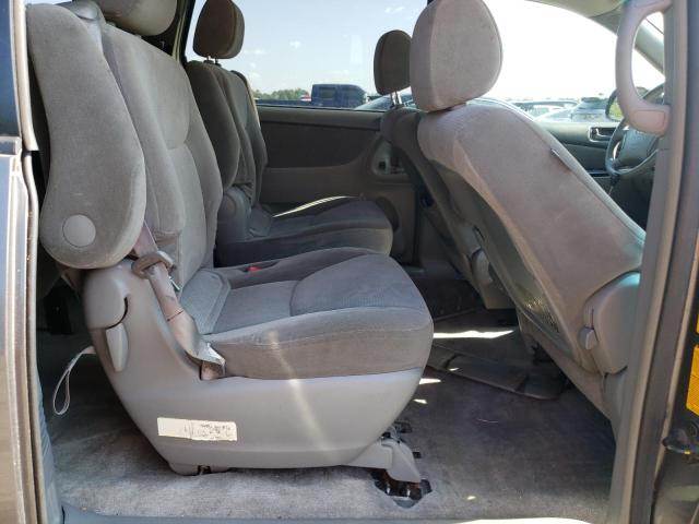Photo 11 from auction – 2005 TOYOTA SIENNA LE with VIN 5TDBA23C35S033408