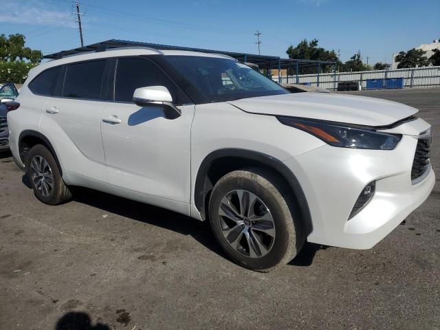 Photo 4 from auction – 2024 TOYOTA HIGHLANDER with VIN 5TDKDRAH4RS051601