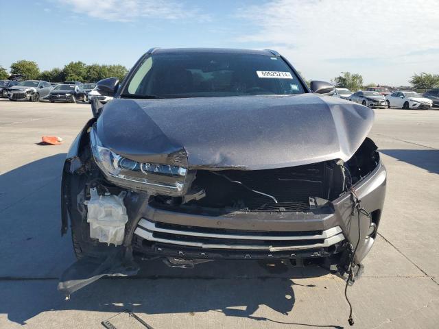 Photo 5 from auction – 2018 TOYOTA HIGHLANDER with VIN 5TDKZRFH4JS543138