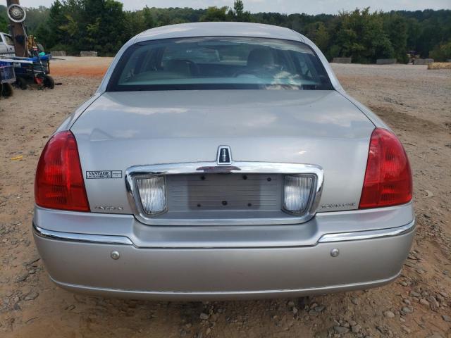 Photo 6 from auction – 2004 LINCOLN TOWN CAR E with VIN 1LNHM81W94Y682713