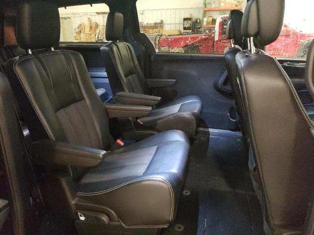 Photo 11 from auction – 2015 CHRYSLER TOWN & COU with VIN 2C4RC1HG8FR596592