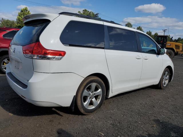 Photo 3 from auction – 2013 TOYOTA SIENNA LE with VIN 5TDKK3DC2DS354601