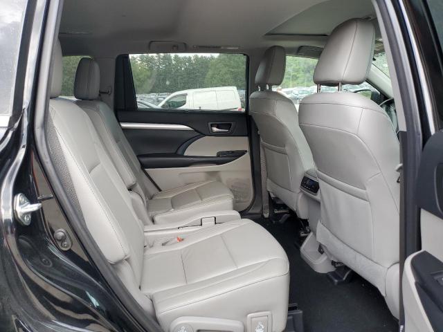 Photo 11 from auction – 2018 TOYOTA HIGHLANDER with VIN 5TDJZRFH5JS814817
