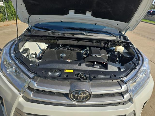 Photo 7 from auction – 2017 TOYOTA HIGHLANDER with VIN 5TDZZRFH4HS233421