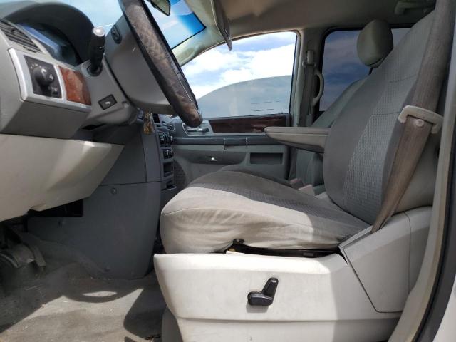 Photo 7 from auction – 2010 CHRYSLER TOWN & COU with VIN 2A4RR5D17AR116990