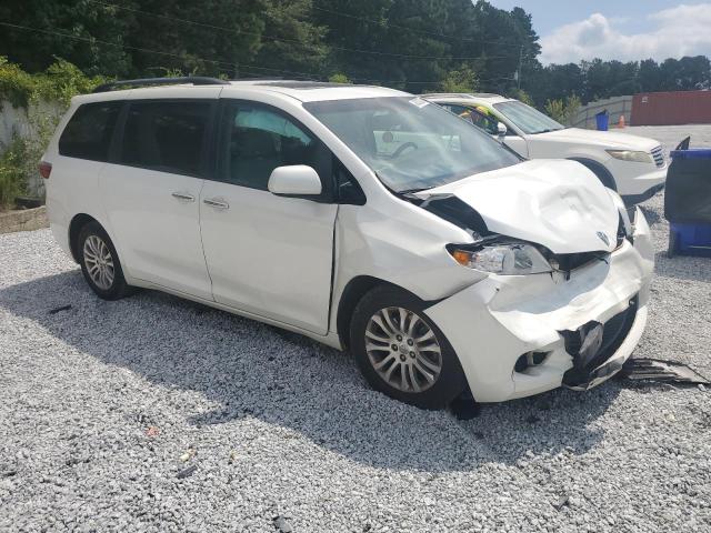 Photo 4 from auction – 2017 TOYOTA SIENNA XLE with VIN 5TDYZ3DC5HS846258