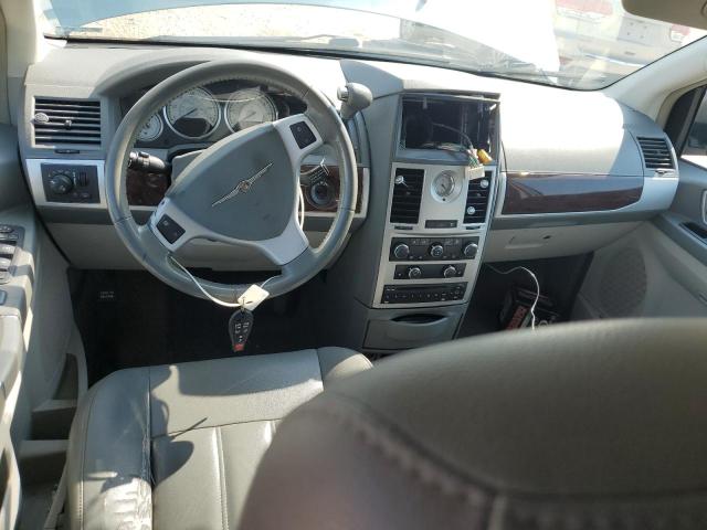 Photo 8 from auction – 2010 CHRYSLER TOWN & COU with VIN 2A4RR5D15AR172538