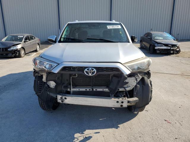 Photo 5 from auction – 2018 TOYOTA 4RUNNER SR with VIN JTEZU5JR3J5186106