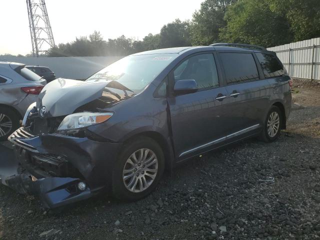 TOYOTA SIENNA XLE 2017 with VIN 5TDYZ3DC5HS831694 - Photo from auction