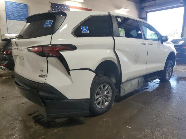 Photo 3 from auction – 2022 TOYOTA SIENNA LE with VIN 5TDKRKEC8NS096302