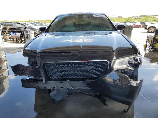 Photo 5 from auction – 2017 CHRYSLER 300 LIMITE with VIN 2C3CCAAG9HH567891