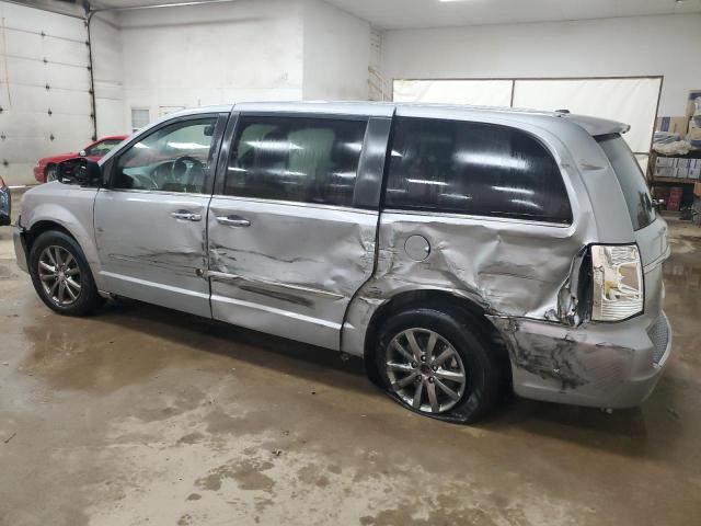 Photo 2 from auction – 2015 CHRYSLER TOWN & COU with VIN 2C4RC1HG3FR554637