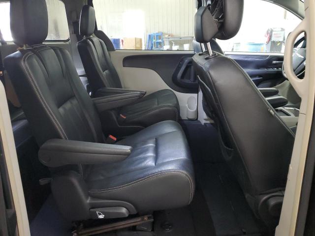 Photo 11 from auction – 2016 CHRYSLER TOWN & COU with VIN 2C4RC1BGXGR289774