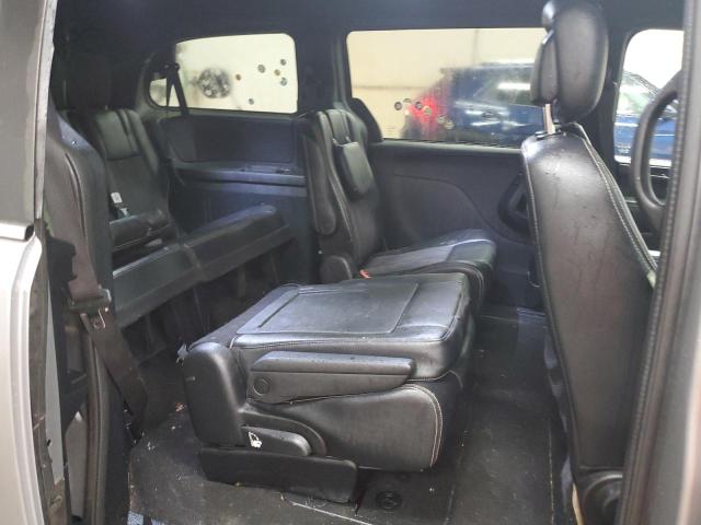 Photo 11 from auction – 2015 CHRYSLER TOWN & COU with VIN 2C4RC1HG3FR554637