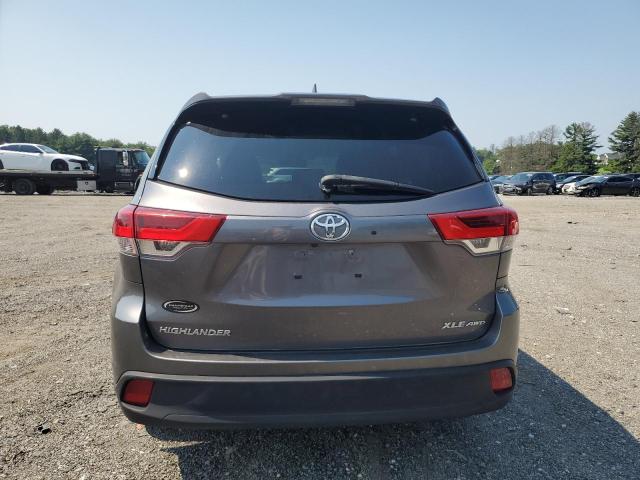 Photo 6 from auction – 2018 TOYOTA HIGHLANDER with VIN 5TDJZRFH1JS561611