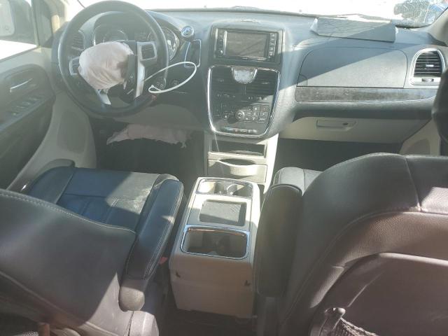 Photo 8 from auction – 2016 CHRYSLER TOWN & COU with VIN 2C4RC1CG1GR111914
