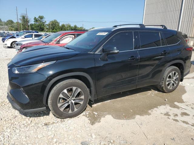 TOYOTA HIGHLANDER 2022 with VIN 5TDGZRBH2NS560697 - Photo from auction