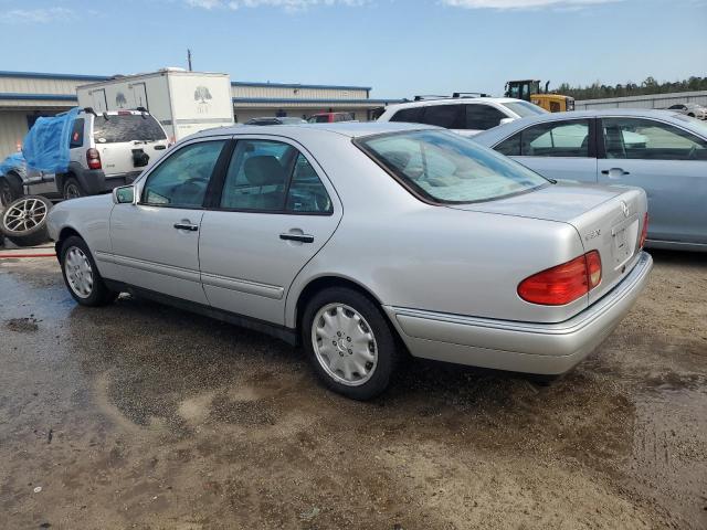 Photo 2 from auction – 1999 MERCEDES-BENZ E 320 with VIN WDBJF65H2XA888922