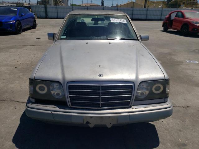Photo 5 from auction – 1995 MERCEDES-BENZ E 320 BASE with VIN WDBEA32E5SC175146