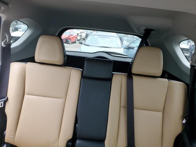 Photo 10 from auction – 2017 TOYOTA RAV4 LIMIT with VIN JTMYFREV3HJ134467