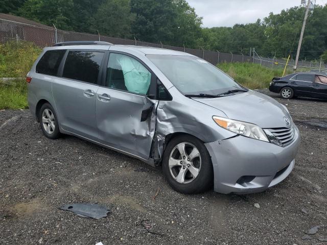 Photo 4 from auction – 2017 TOYOTA SIENNA LE with VIN 5TDKZ3DCXHS811253