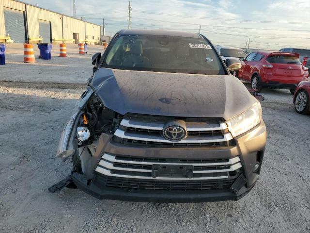 Photo 5 from auction – 2017 TOYOTA HIGHLANDER with VIN 5TDZZRFH4HS195043