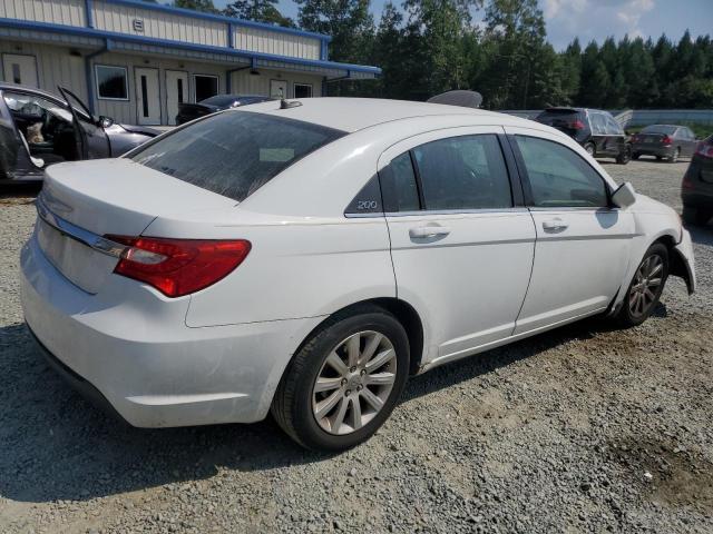 Photo 3 from auction – 2014 CHRYSLER 200 TOURIN with VIN 1C3CCBBB2EN137275