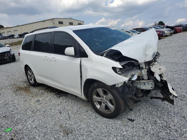 Photo 4 from auction – 2017 TOYOTA SIENNA LE with VIN 5TDKZ3DC8HS858314