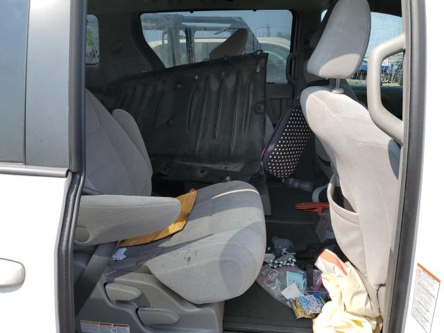 Photo 11 from auction – 2015 TOYOTA SIENNA LE with VIN 5TDJK3DC1FS095291