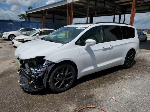 CHRYSLER PACIFICA L 2022 with VIN 2C4RC1GG3NR157333 - Photo from auction