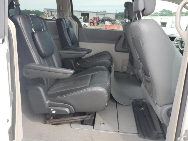 Photo 11 from auction – 2010 CHRYSLER TOWN & COU with VIN 2A4RR5D1XAR304564