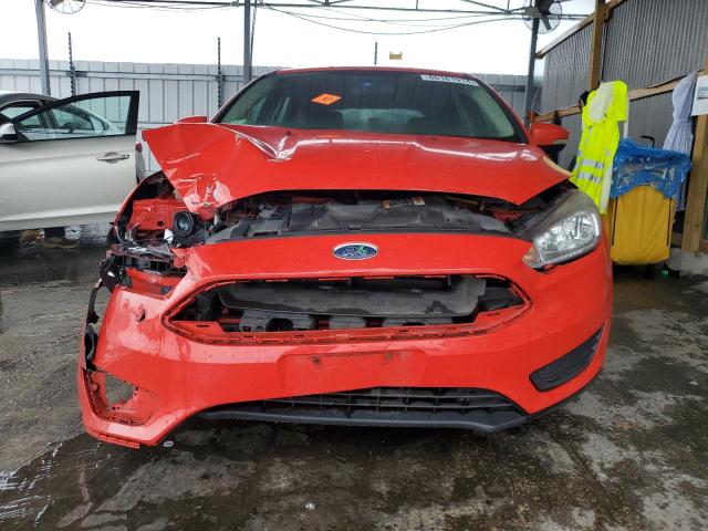 Снимка 5 от търг – 2015 FORD FOCUS SE с VIN 1FADP3K29FL380935