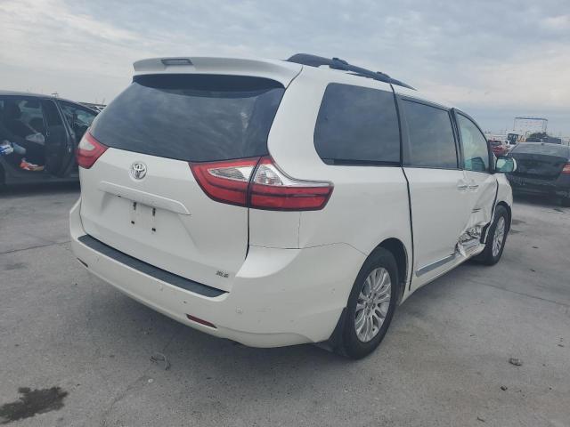 Photo 3 from auction – 2017 TOYOTA SIENNA XLE with VIN 5TDYZ3DCXHS805933