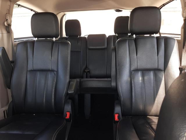 Photo 10 from auction – 2016 CHRYSLER TOWN & COU with VIN 2C4RC1CGXGR166460