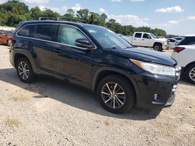 Photo 4 from auction – 2018 TOYOTA HIGHLANDER with VIN 5TDKZRFH0JS529771