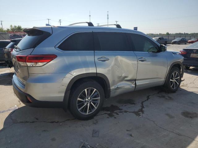 Photo 3 from auction – 2018 TOYOTA HIGHLANDER with VIN 5TDJZRFH5JS850135