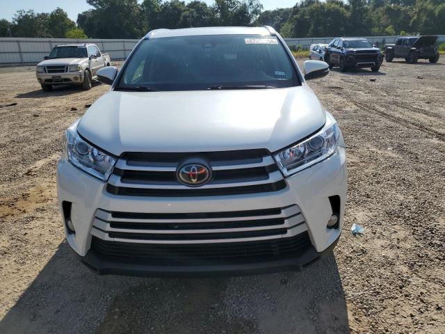 Photo 5 from auction – 2018 TOYOTA HIGHLANDER with VIN 5TDKZRFH8JS271628