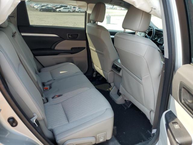 Photo 11 from auction – 2017 TOYOTA HIGHLANDER with VIN 5TDBZRFHXHS437626