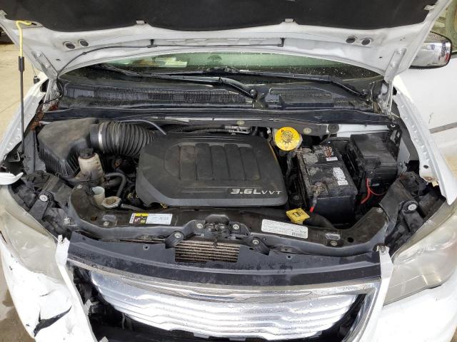 Photo 12 from auction – 2013 CHRYSLER TOWN & COU with VIN 2C4RC1GG5DR815684